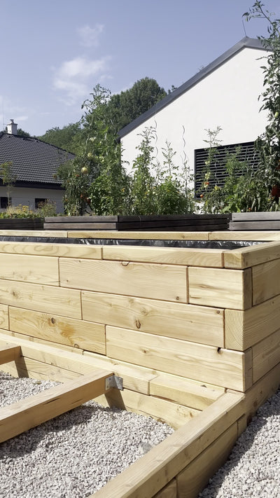 Composting Directly in Raised Beds: A Sustainable Guide for Central Europe — GridGarden